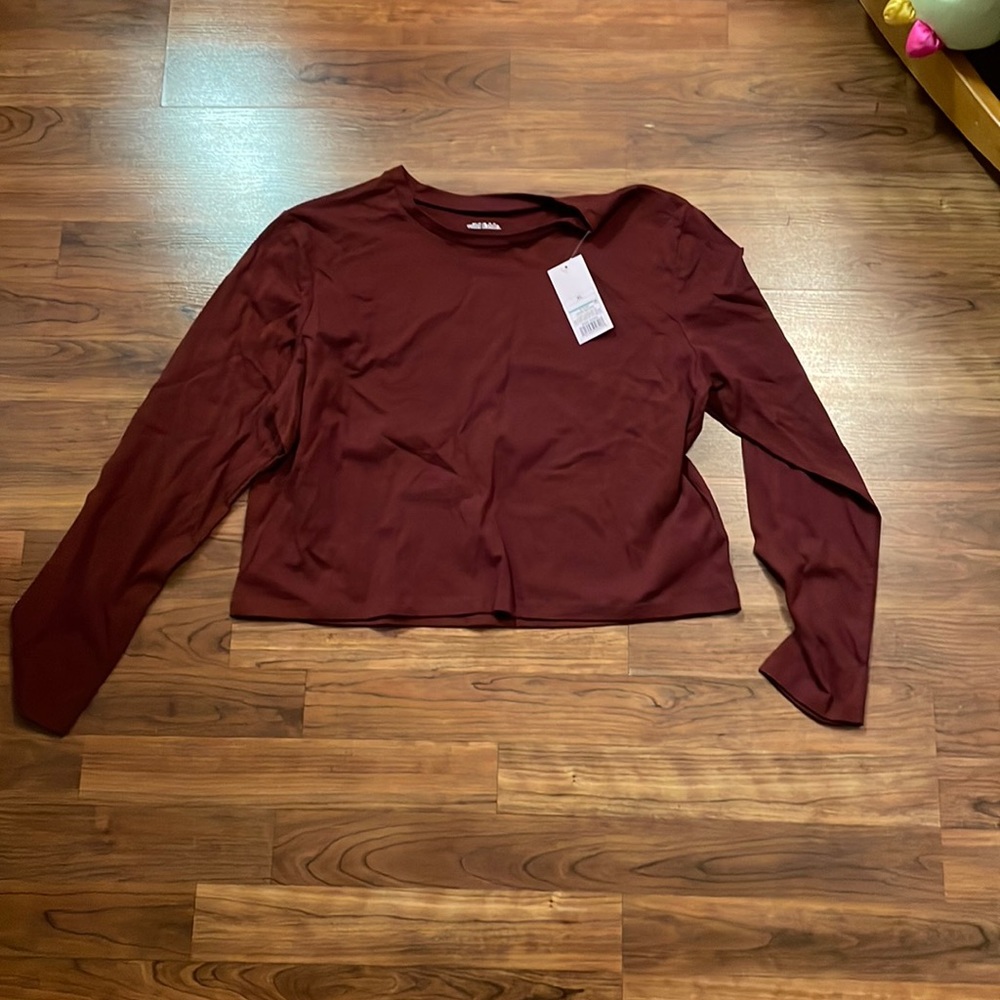 Maroon crop - Picture 1 of 3